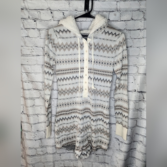 Abercrombie & Fitch Hooded Pajama Romper Sherpa‎ Knit White Gray Size Small - Picture 1 of 8